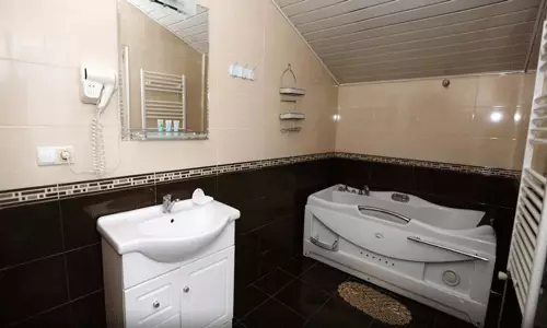 هتل ایساکا تفلیس